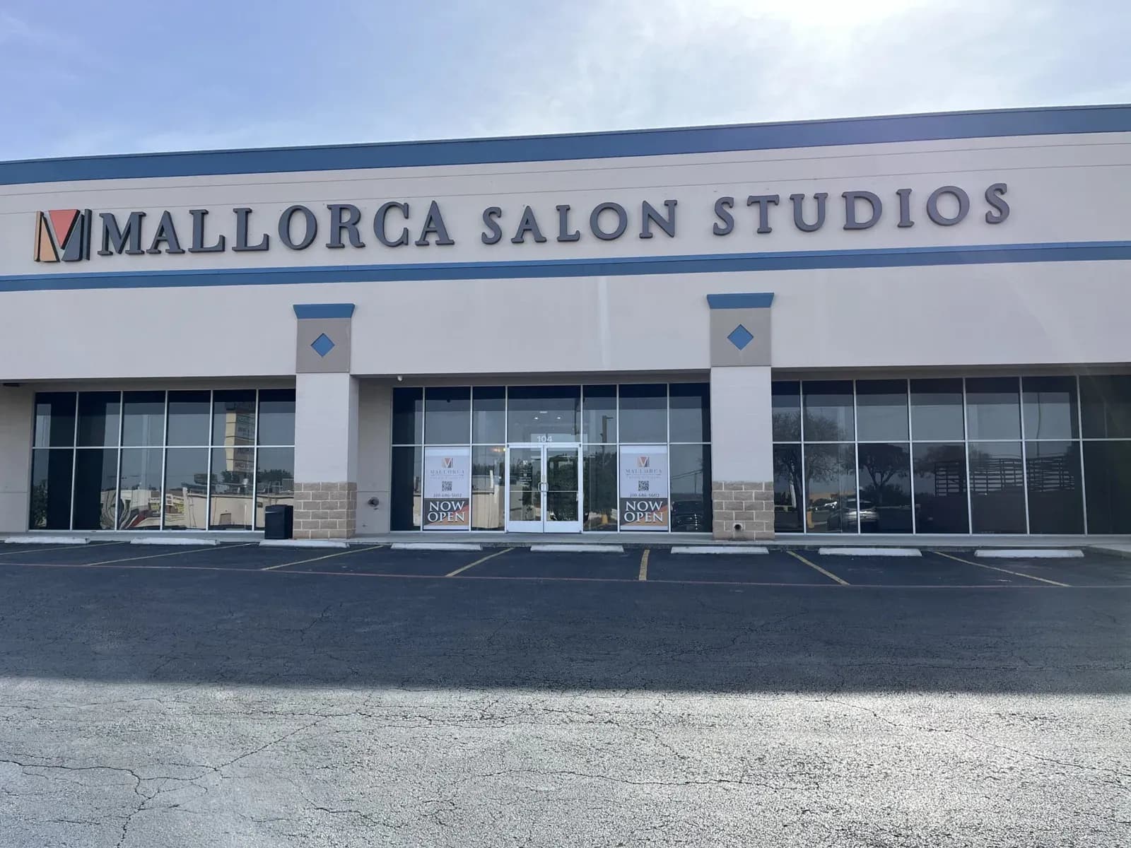 The white storefront of a Mallorca Salon Studios location